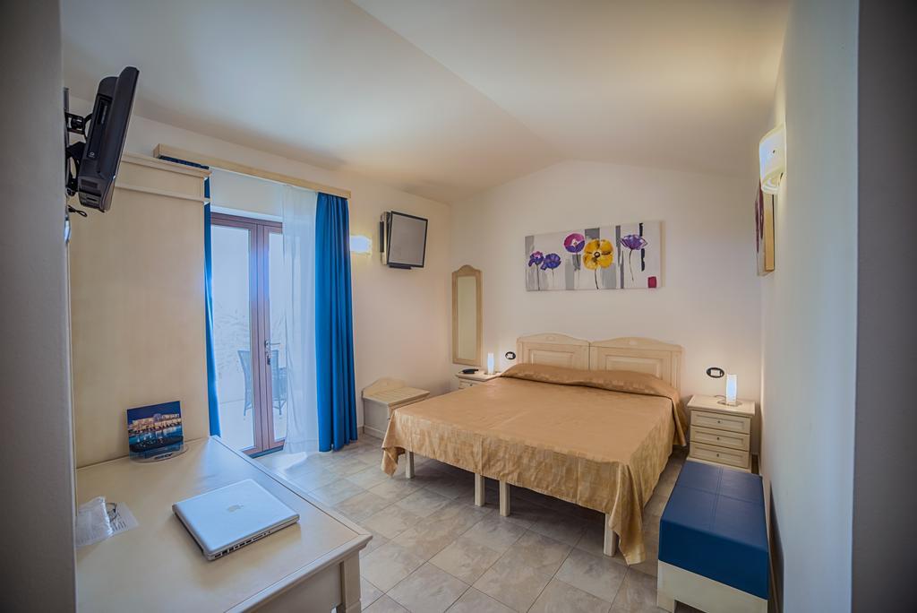 Hotel Ristorante Il Vascello Costa Rei Eksteriør billede